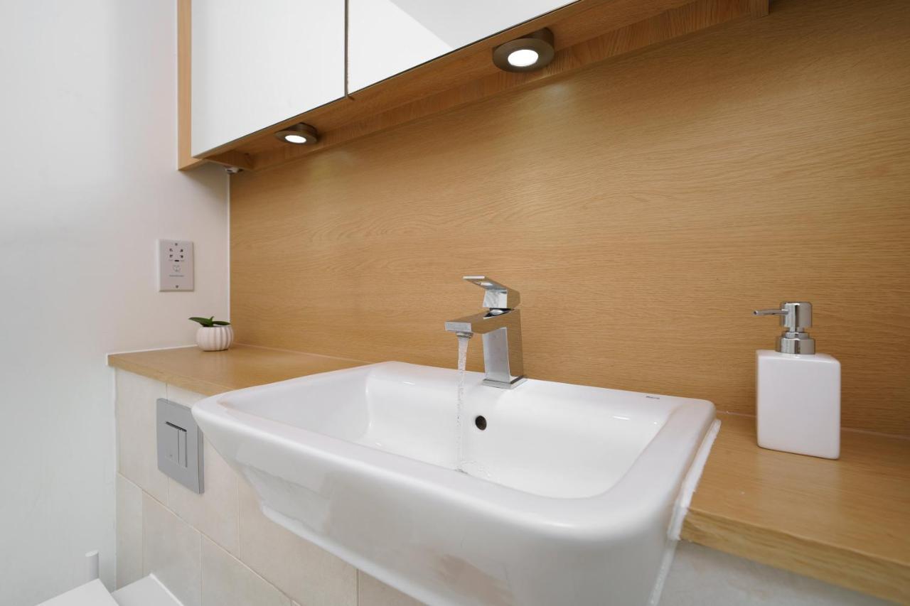 Stylish Fully-Equipped One Bedroom Apartment With Extra Sofa Bed, Free Secure Parking, Onsite Gym, 24Hr Security & Concierge Londra Esterno foto