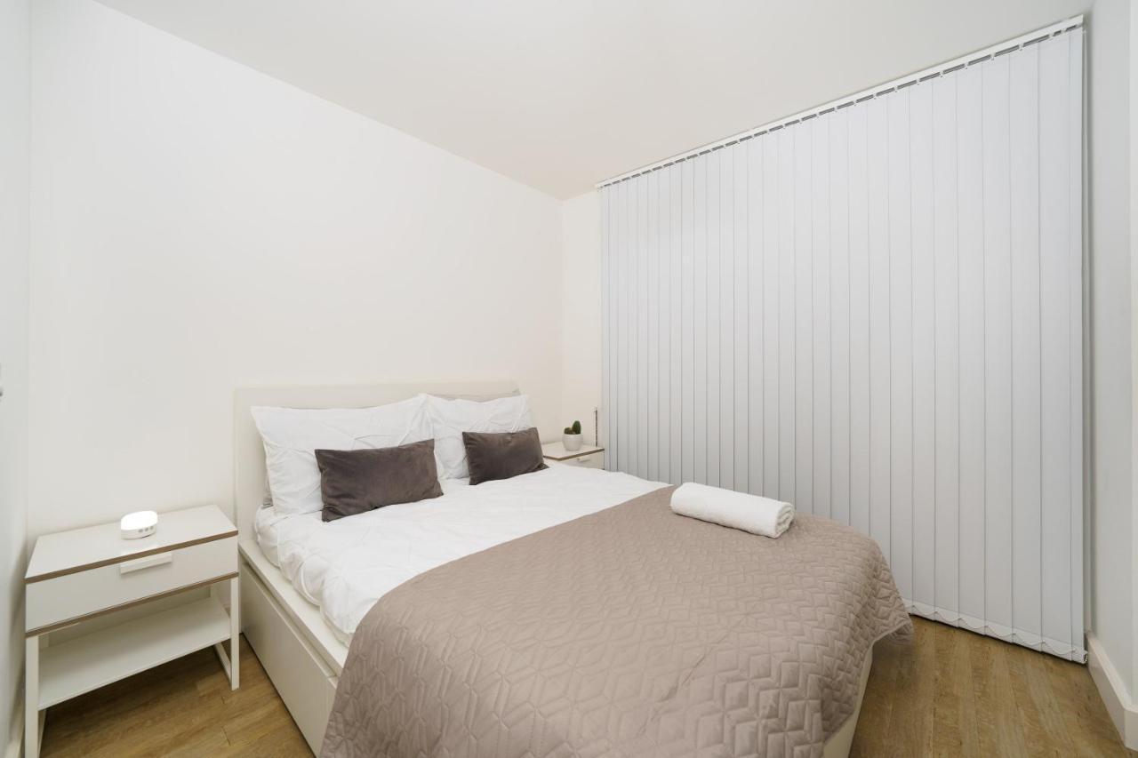 Stylish Fully-Equipped One Bedroom Apartment With Extra Sofa Bed, Free Secure Parking, Onsite Gym, 24Hr Security & Concierge Londra Esterno foto