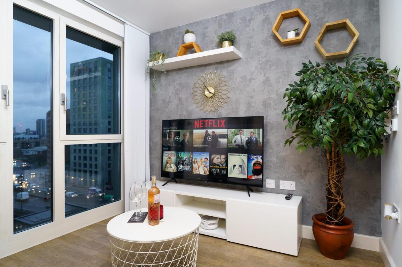 Stylish Fully-Equipped One Bedroom Apartment With Extra Sofa Bed, Free Secure Parking, Onsite Gym, 24Hr Security & Concierge Londra Esterno foto